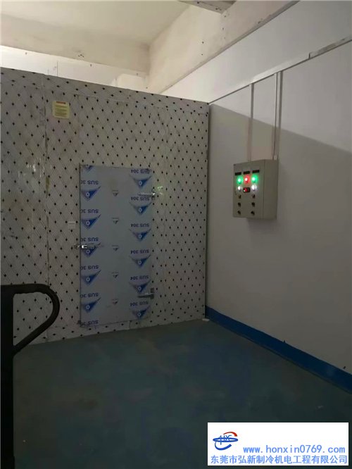 深圳拆裝冷庫完工交付，邊試機邊進(jìn)貨